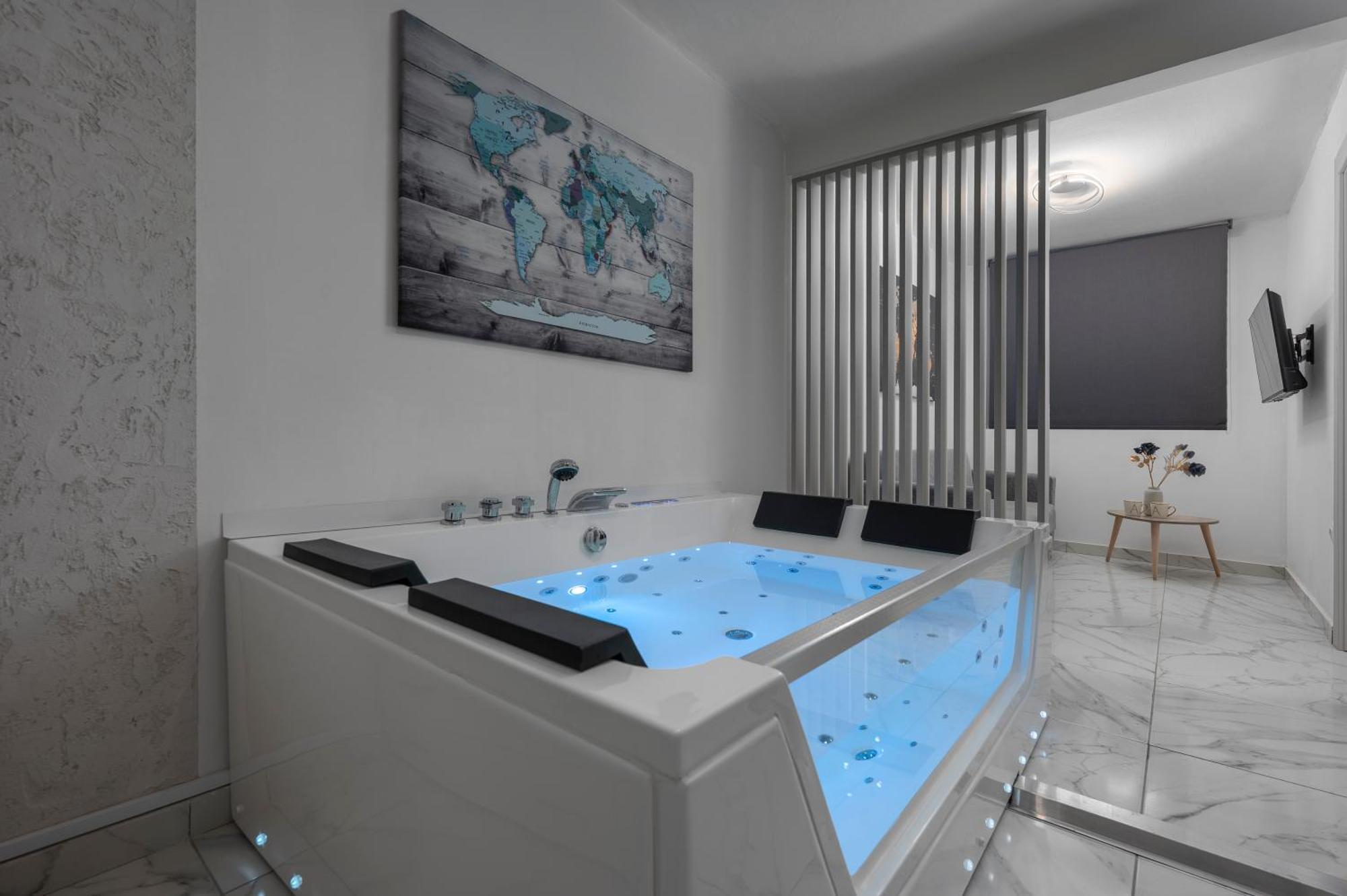 Premium Jacuzzi Suite At The City Center, By Aqua Platinum Tesalonika Bagian luar foto