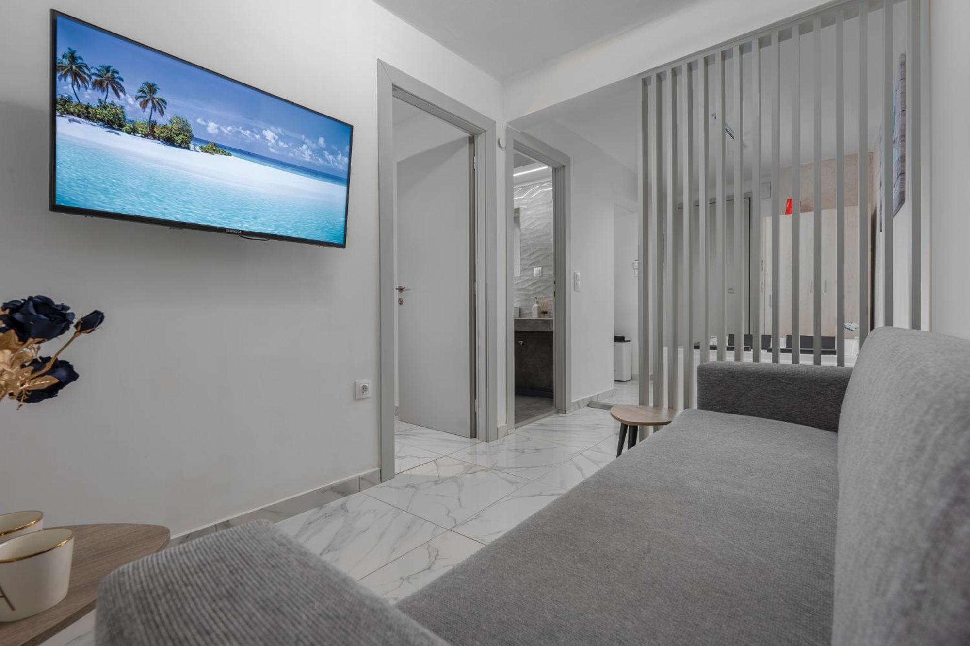 Premium Jacuzzi Suite At The City Center, By Aqua Platinum Tesalonika Bagian luar foto